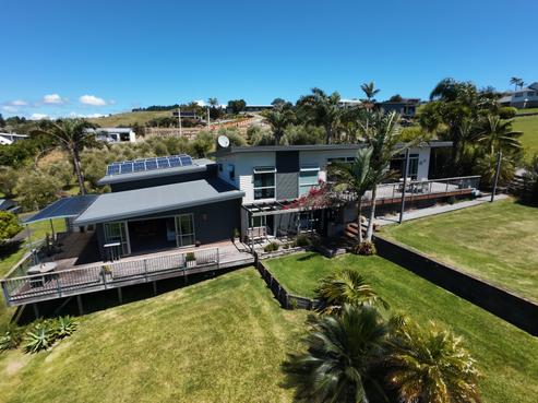 8 Ocean View Road, Cable Bay