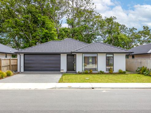 25 Crossley Avenue, Woodend