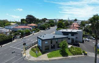 Corner site high exposure Milford office