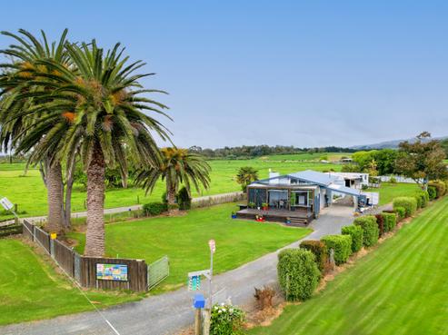 1335 East Coast Road, Whakatiwai