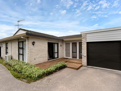 2/230 Bucklands Beach Road, Bucklands Beach