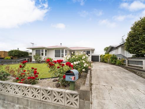 18 Karamea Crescent, Kelvin Grove
