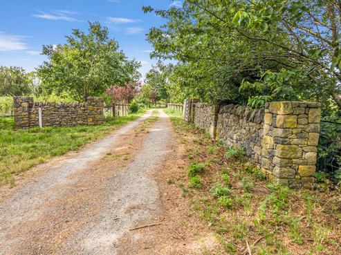 12 Swamp Road, Cust