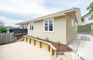 12 Cotswold Crescent, Newlands