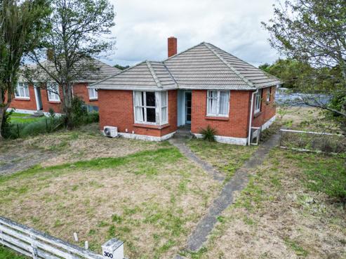 300 Conyers Street, Strathern
