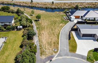 14 West Bay Place, Huntingdon/Lake Hood