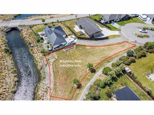 14 West Bay Place, Huntingdon/Lake Hood