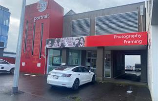 Stylish Standalone - Profile & Parking