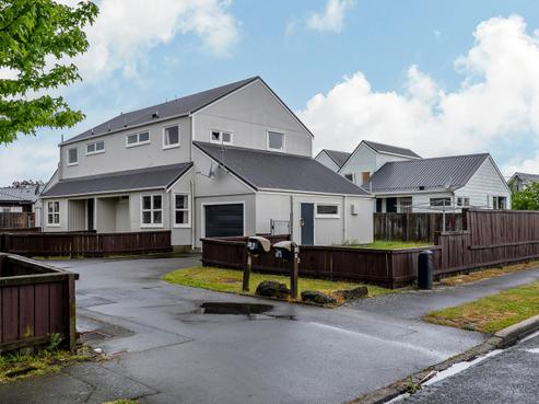 2/51 Portsmouth Street, Aranui