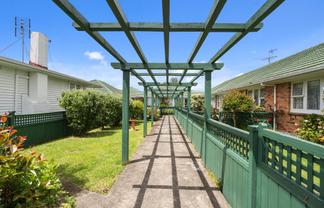 2/53 Kings Road, Panmure