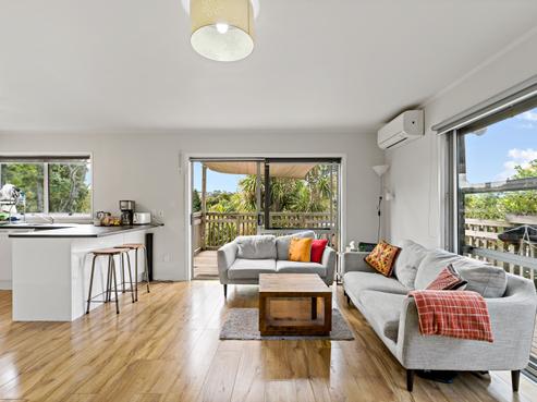 2/247 Wairau Road, Totara Vale