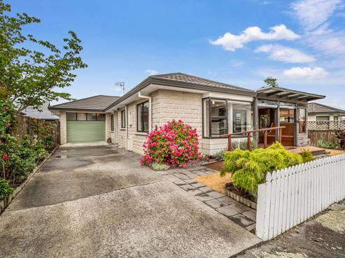 2A Belvedere Crescent, Takaro