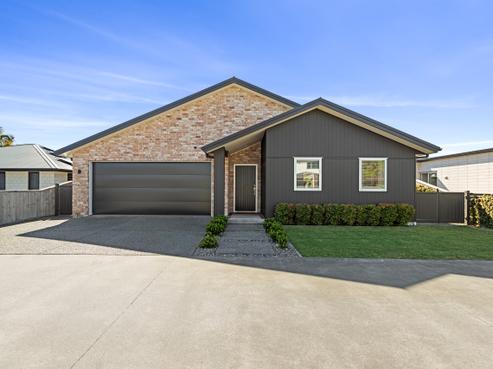 312 Levers Road, Matua