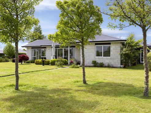 11 Maison Way, Rangatira Park