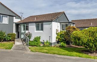 Cottage 15/6 Glenwood Avenue, Highfield