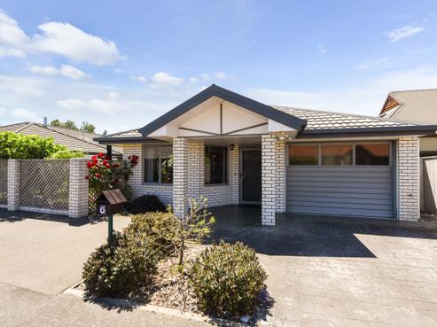 6 Pepper Tree Way, The Wood