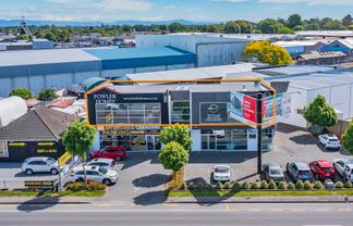 TOP FLOOR TAKEOVER + 7 PARKS – VACANT NOW