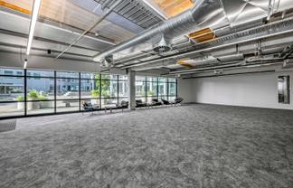 Retail/services offering in high-profile precinct