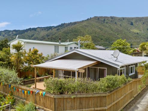 46 Beach Road, Waikawa