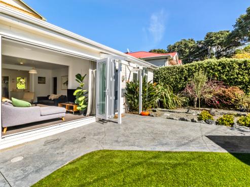 21 Beach Street, Island Bay