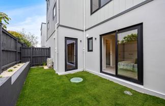 6 Beach Road, Te Atatu Peninsula