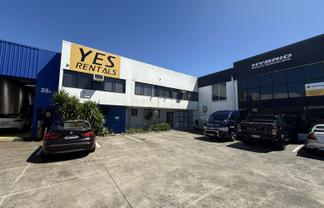 Road front on Rennie Drive