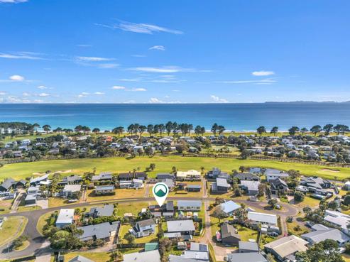 142 The Fairway, Matarangi