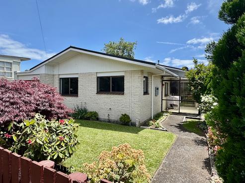 1/14 Burns Street, Westown