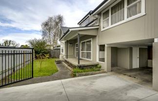 707 Oak Road, Akina