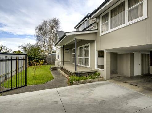 707 Oak Road, Akina