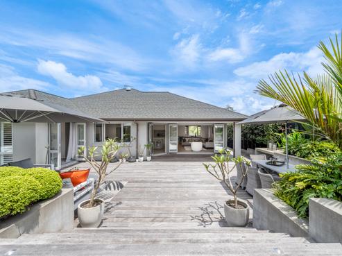 100 Beach Road, Mellons Bay