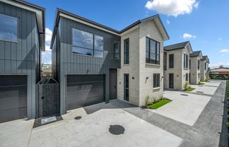 2/12 Maunu Road, Papatoetoe