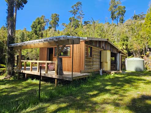 215 Clifton Road, Kaiata