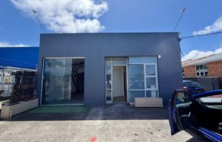 Flexible Showroom/Service Space! | 166m2