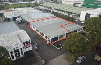 Well-positioned St Johns warehouse