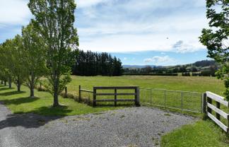 89 Davis Road, Cust
