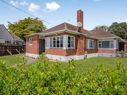 70 Hall Crescent, Epuni