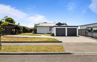 8 Woodham Drive, Allenton