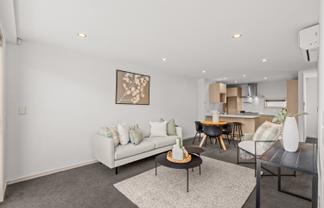 2/372 Worcester Street, Linwood