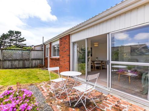 39 Colchester Crescent, Newlands