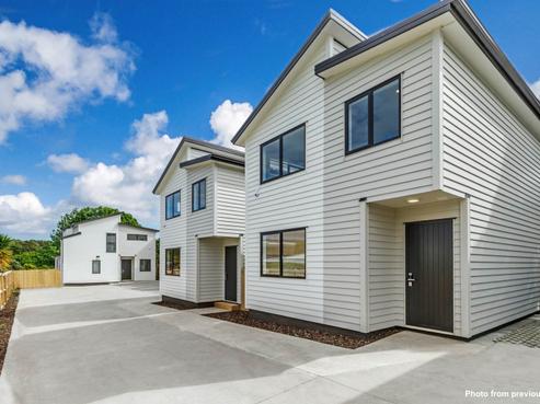 2/58 Sylvan Crescent, Te Atatu South