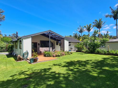 30 Driving Creek Road, Coromandel