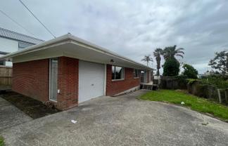 64 Royal Road, Massey