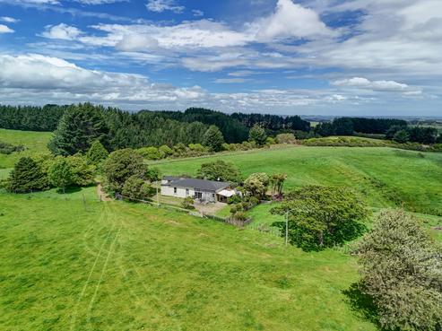 1173 Karahaki Road, Waverley