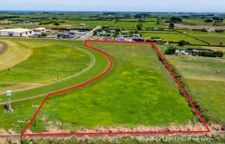 0n Waihi Road, Hawera