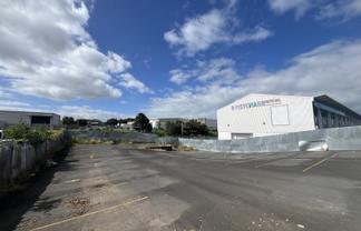 854sqm yard 300m from motorways