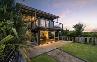 16 Log Race Road, Piha