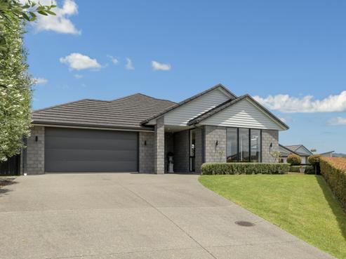 10 Benmore Crescent, Pyes Pa