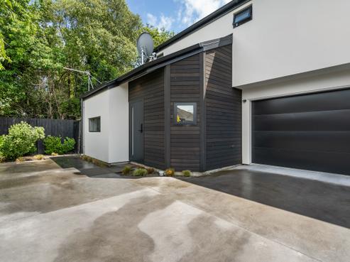 199D Hills Road, Edgeware