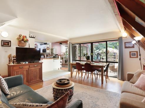 828 West Coast Road, Oratia